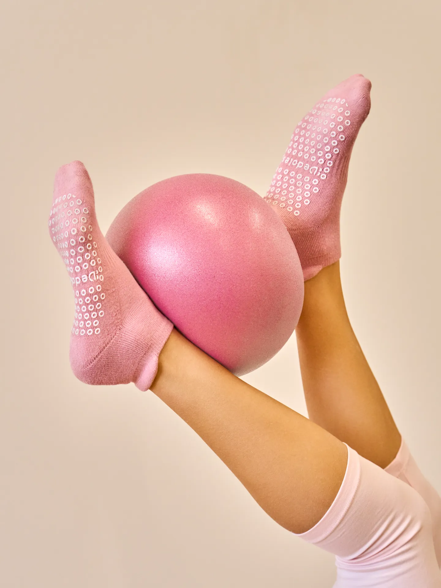 Starorůžové ponožky na jógu a pilates - Image 2