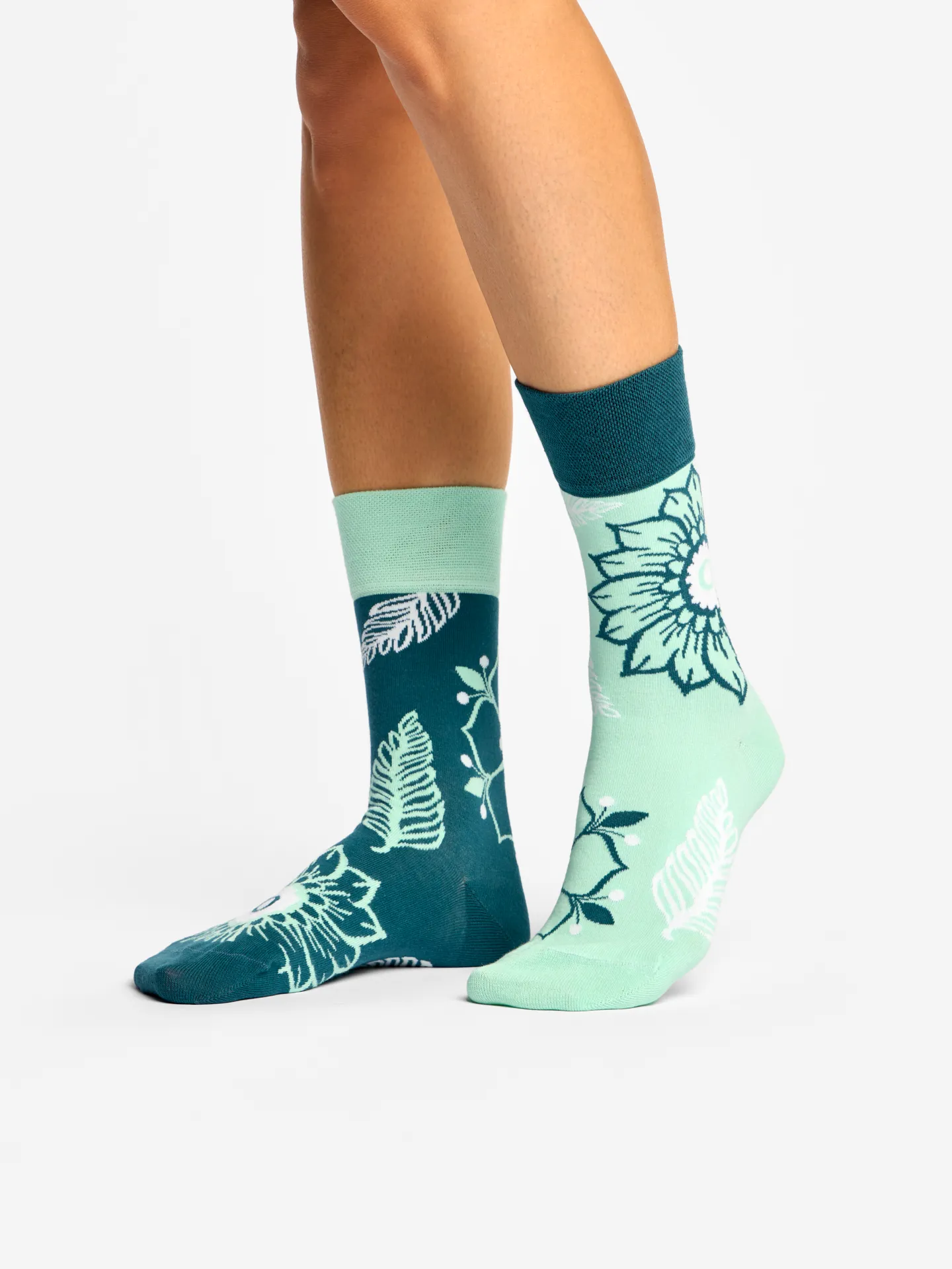 Veselé ponožky Mandala a listy - Image 2